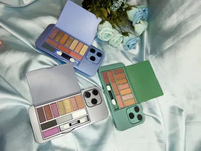 2 In 1 Mirror  + iPhone  Eyeshadow Palette